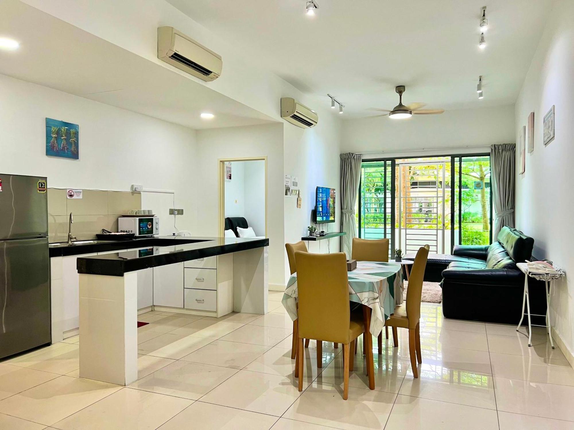 Capital O 90987 The Loft Residences Homestay @ Imago Shopping Mall 2 Kampong Sembulan Exterior foto