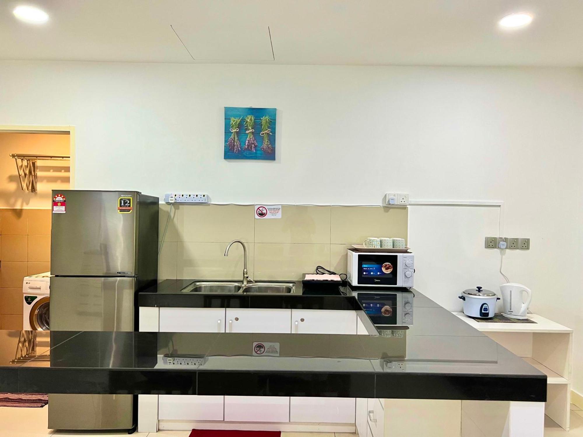 Capital O 90987 The Loft Residences Homestay @ Imago Shopping Mall 2 Kampong Sembulan Exterior foto