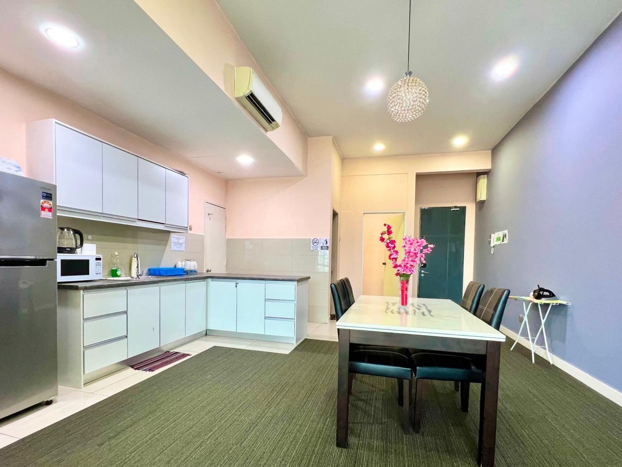Capital O 90987 The Loft Residences Homestay @ Imago Shopping Mall 2 Kampong Sembulan Exterior foto